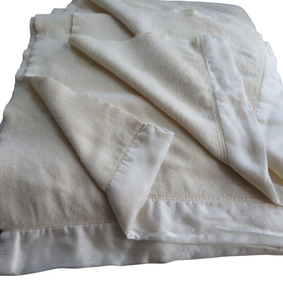 Vintage Fieldcrest Cannon Twin Acrylic Blanket Satin Trim 76"x84" Cream USA Made - Picture 5 of 8